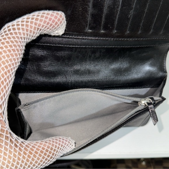 💯 Authentic CHANEL Icon Symbol Charm Patent Leather wallet - Picture 5 of 10